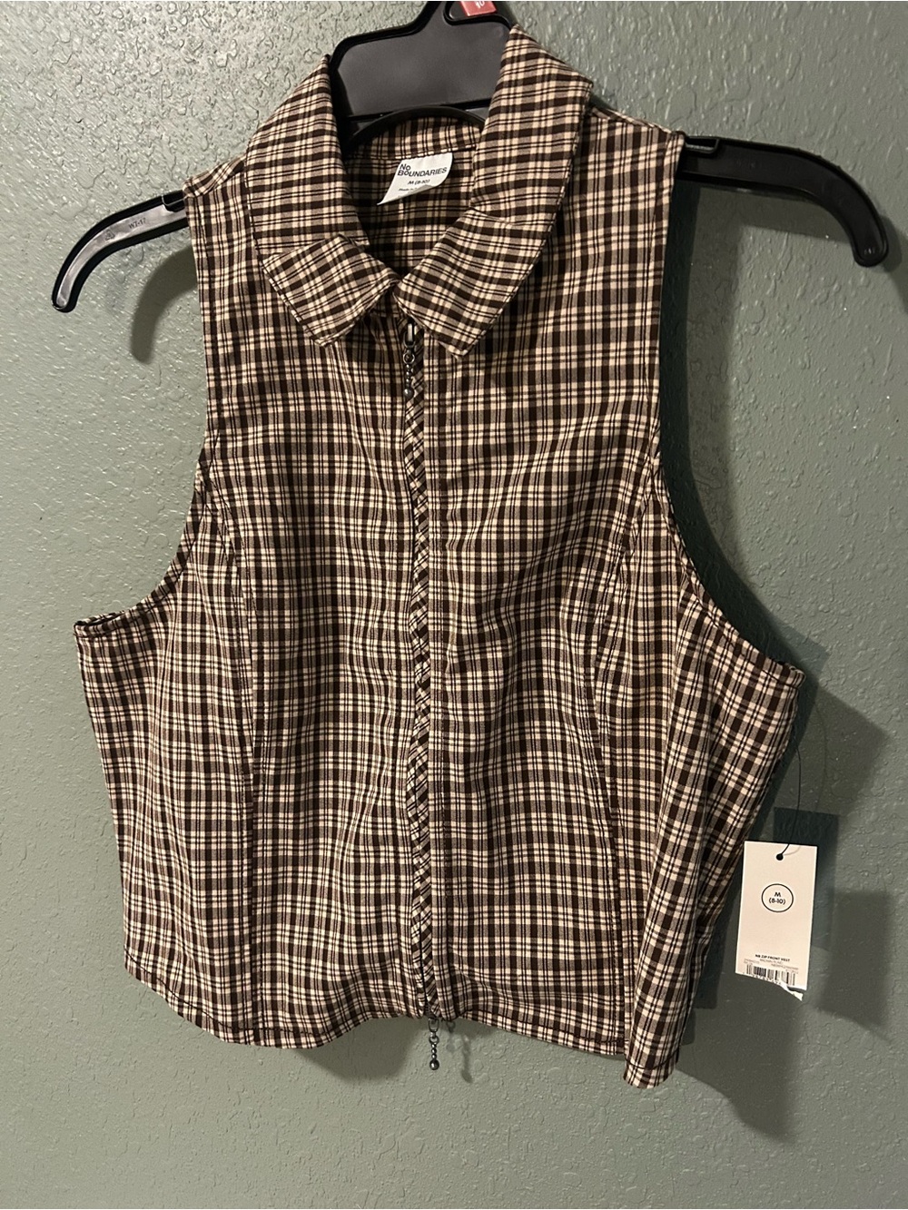 No Boundaries brown and beige zip front plaid vest in size M #plaid #vest